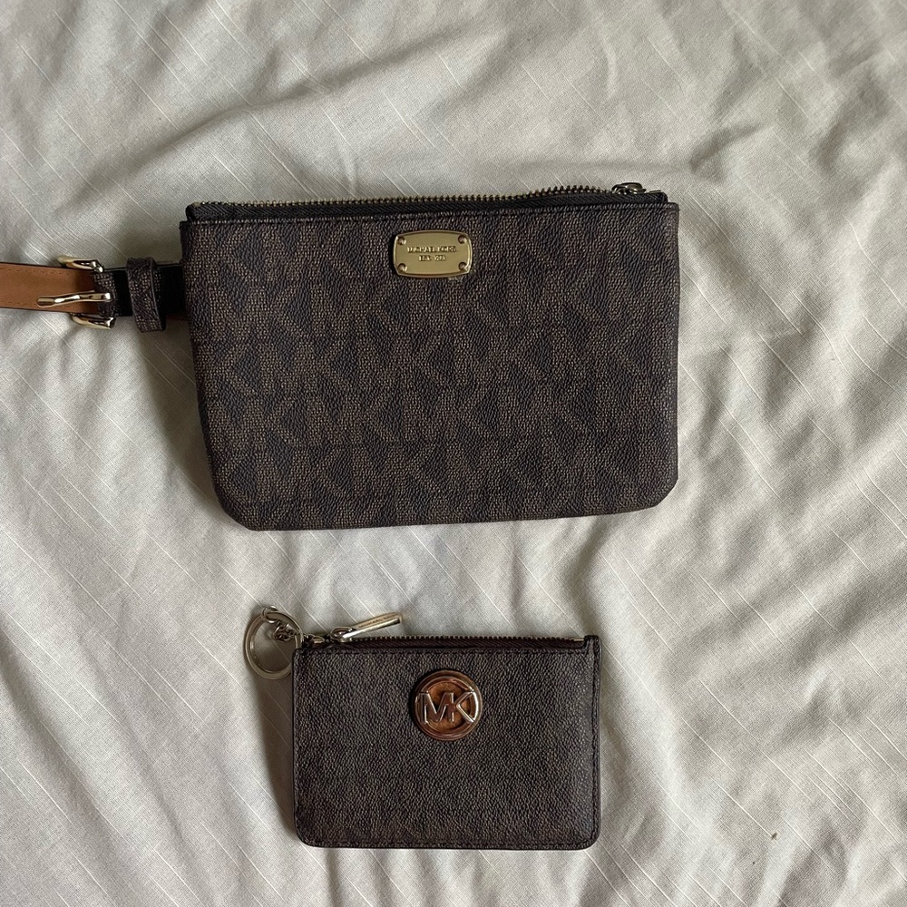 Michael Kors signature fanny pack w/ matching wallet Brown leather/ gold accent